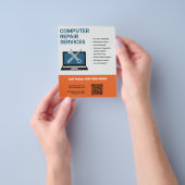 オレンジのコンピューター修理サービス チラシ (手)