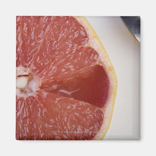 オレンジのスライスとスプーンのクローズアップ マグネット (正面)