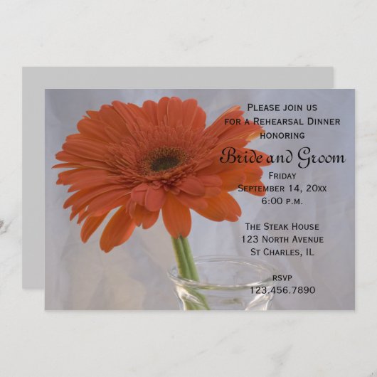 オレンジのデイジーが花瓶のリハ結婚ーサルディナーに 招待状 (正面/裏面)