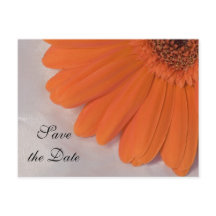 オレンジのデイジーと白いサテンの結婚式の日付を保存