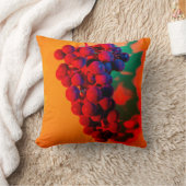 オレンジのネオンライトの青ブドウの群れ。食べ物b クッション (ブランケット)