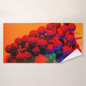 オレンジのネオンライトの青ブドウの群れ。食べ物b バスタオル (バスタオル)