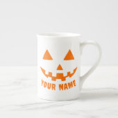 オレンジのパンプキンに名前入りハロウィンデザイン ボーンチャイナマグカップ (右)