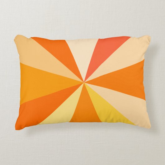 オレンジのポップアートのモダン60sファンキーで幾何学的な光線 アクセントクッション (正面)