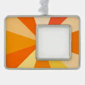 オレンジのポップアートのモダン60sファンキーで幾何学的な光線 シルバープレートフレームオーナメント (正面)