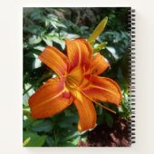 オレンジのユリの緑葉の花のフォトジャーナル ノートブック (裏面)