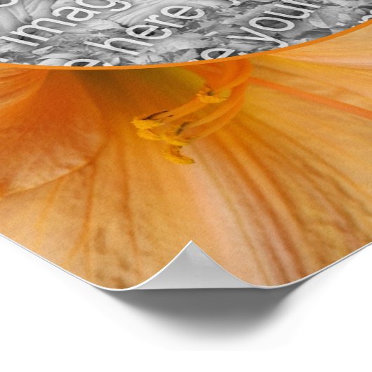 オレンジのユリの花のフレーム独自の写真を作成 ポスター (角)