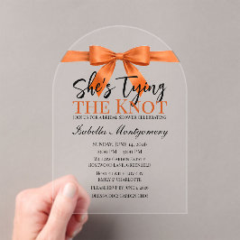オレンジのリボンの「She’s Tying the Knot」テーマ アクリル招待状