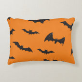 オレンジの不気味なこうもり アクセントクッション (正面)