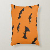 オレンジの不気味なこうもり アクセントクッション (正面(垂直))