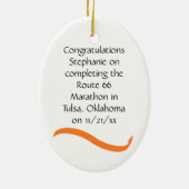 オレンジの女性のマラソン選手のオーナメント セラミックオーナメント (裏面)