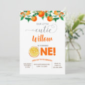 オレンジの小さなかわいこちゃんの女の子の誕生日の招待。 招待状 (スタンド正面)