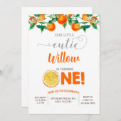 オレンジの小さなかわいこちゃんの女の子の誕生日の招待。 招待状 (正面/裏面)