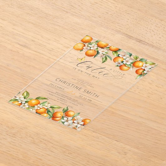 オレンジの小さなかわいこちゃんは赤ちゃんシャワーの途中にある アクリル招待状 (レイダウン)