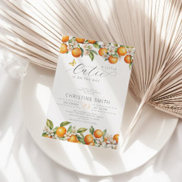 オレンジの小さなかわいこちゃんは赤ちゃんシャワーの途中にある 招待状