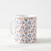 オレンジの柑橘と青い葉の模様のマグカップ コーヒーマグカップ (正面左)