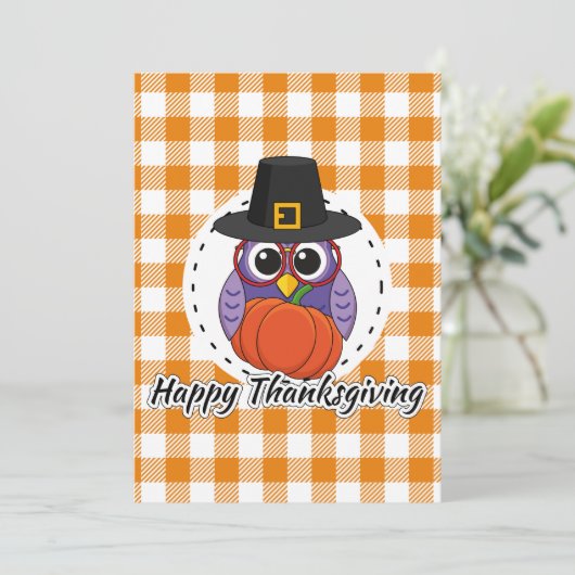 オレンジの格子縞の上の巡礼のフクロウ - 感謝祭おめでとう シーズンカード (スタンド正面)