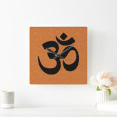 オレンジの波の海の中のオム スクエア壁時計 (ホーム)