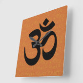 オレンジの波の海の中のオム スクエア壁時計 (傾斜)