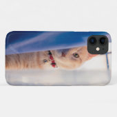 オレンジの猫の顔アップ近くのネックレス、青 Case-Mate iPhoneケース (裏面(横))