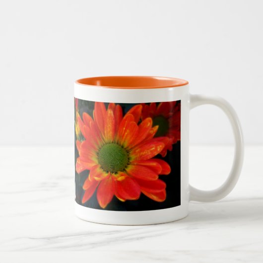 オレンジの秋の花のドリンクマグ ツートーンマグカップ (右)