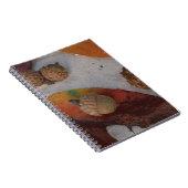 オレンジの紅葉とドングリ ノートブック (右側)