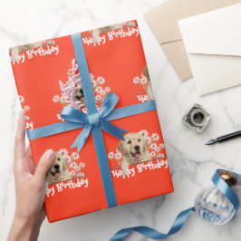 オレンジの背景にいる誕生日のゴールデンレトリバー ラッピングペーパー