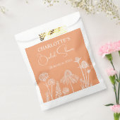 オレンジの花と野の花のスケッチの花  フェイバーバッグ (封をした状態)