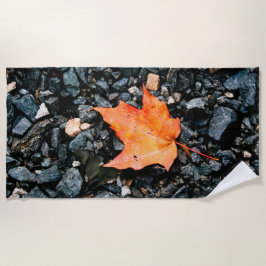 オレンジの葉 ビーチタオル