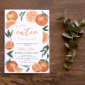 オレンジの赤ちゃんかわいこちゃんがシャワーを浴びる途中にある 招待状