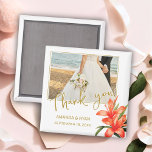 オレンジオレアンダー花photo Thank 結婚's マグネット<br><div class="desc">オレンジエレガント色のオランダーの花の写真ありがとうご結婚ざいます。写真結婚の写真と結婚新郎新婦の名前と日付が付いた写真の結婚磁石。このデザインはオレン素晴らしジュ鮮やかランダーの花と緑豊かなイラストレーションを取り上げて離れいる。暖かいフローラデザインは、春、夏、または熱帯の結婚式に最適なロマンスと自然の美しい感を呼び起こす。写真やその他の結婚詳細でパーソナライズ。お客エレガント様の感謝してい贈り物と素晴らしして、お客さま結婚のフローラ。</div>