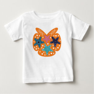 オレンジカラフル色の背景のヒトデ。 ベビーTシャツ