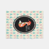 オレンジキツネインレッドサンタハットメリークリスマス フリースブランケット (正面(横))