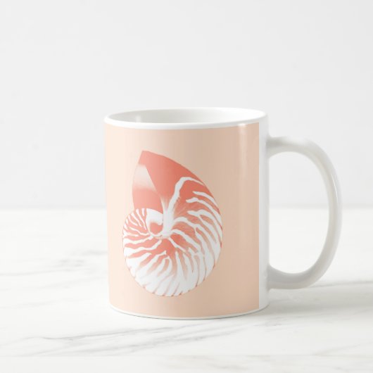 オレンジコーラルと白のオウムガイの貝殻 コーヒーマグカップ (右)