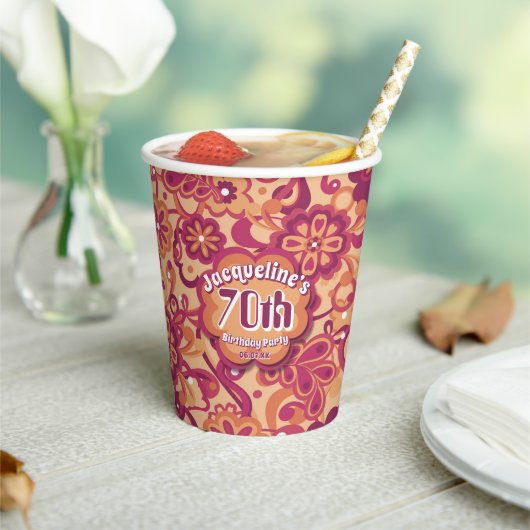 オレンジサイケデリック色のGroovy 60s 70sフローラ誕生日 紙コップ (インサイチュ)