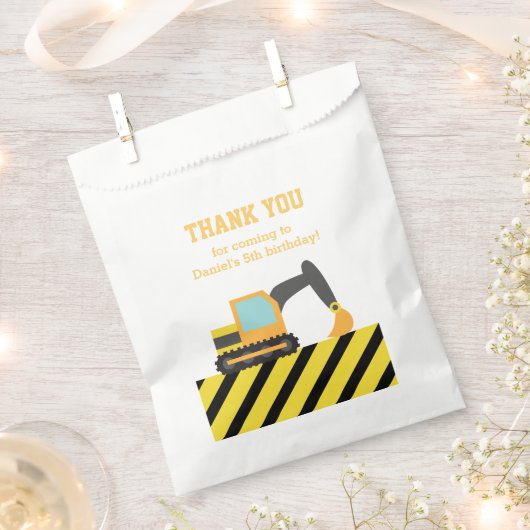 オレンジショベル建築キッズパーティー誕生日 フェイバーバッグ (クリップ留めされた状態)