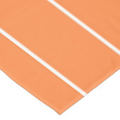 オレンジシンプル色のストライプ背景に白色の テーブルクロス (アングル)