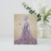 オレンジジュースを持つ美しい紫のエイリアンの女性 ポストカード (スタンド正面)