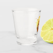 オレンジストライプの色のタビー・キャットがスター ショットグラス (左)