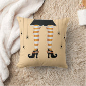 オレンジストライプの色の魔女の脚とクモのハロウィーン クッション (ブランケット)