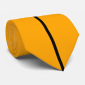 オレンジタイの独身のな黒のストライプ ネクタイ (ロール)