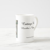 オレンジタイガーリリー – マーサのブドウ畑 ボーンチャイナマグカップ (正面右)