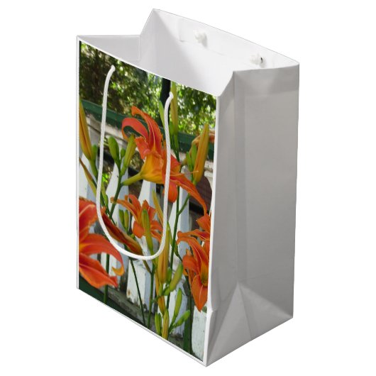 オレンジタイガーリリー – マーサのブドウ畑 ミディアムペーパーバッグ (正面アングル)