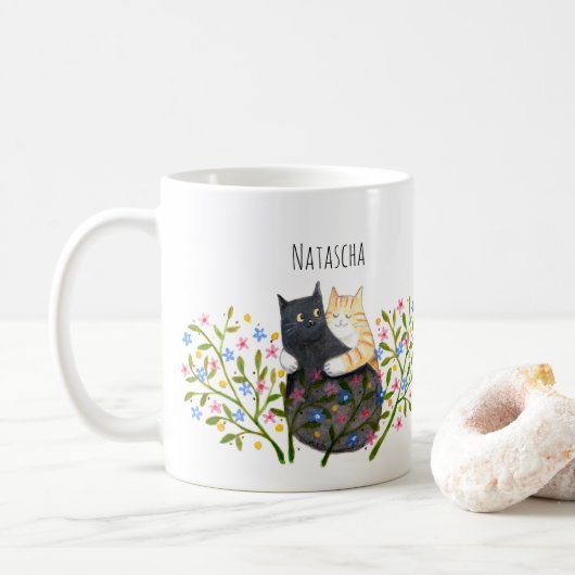 オレンジタビー猫と黒猫の花柄カスタムデザイン コーヒーマグカップ (ドーナツ)