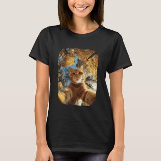 オレンジタビー猫の自撮り 秋の落ち葉 秋の動物 Tシャツ (正面)