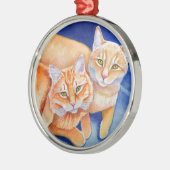 オレンジタビー猫を抱き寄せる メタルオーナメント (左)