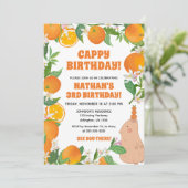 オレンジタンジェリンキャピバラキッズおもしろいキャピー誕生日 招待状 (スタンド正面)