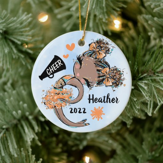 オレンジチアリーダーガールオーナメントダークスキン&ヘア セラミックオーナメント (ツリー)