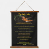 オレンジハミングバードスタンディングスチルデシデラタ 吊り下げ型タペストリー (正面)