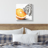オレンジバタフライウォールアート キャンバスプリント (インサイチュ (寝室))